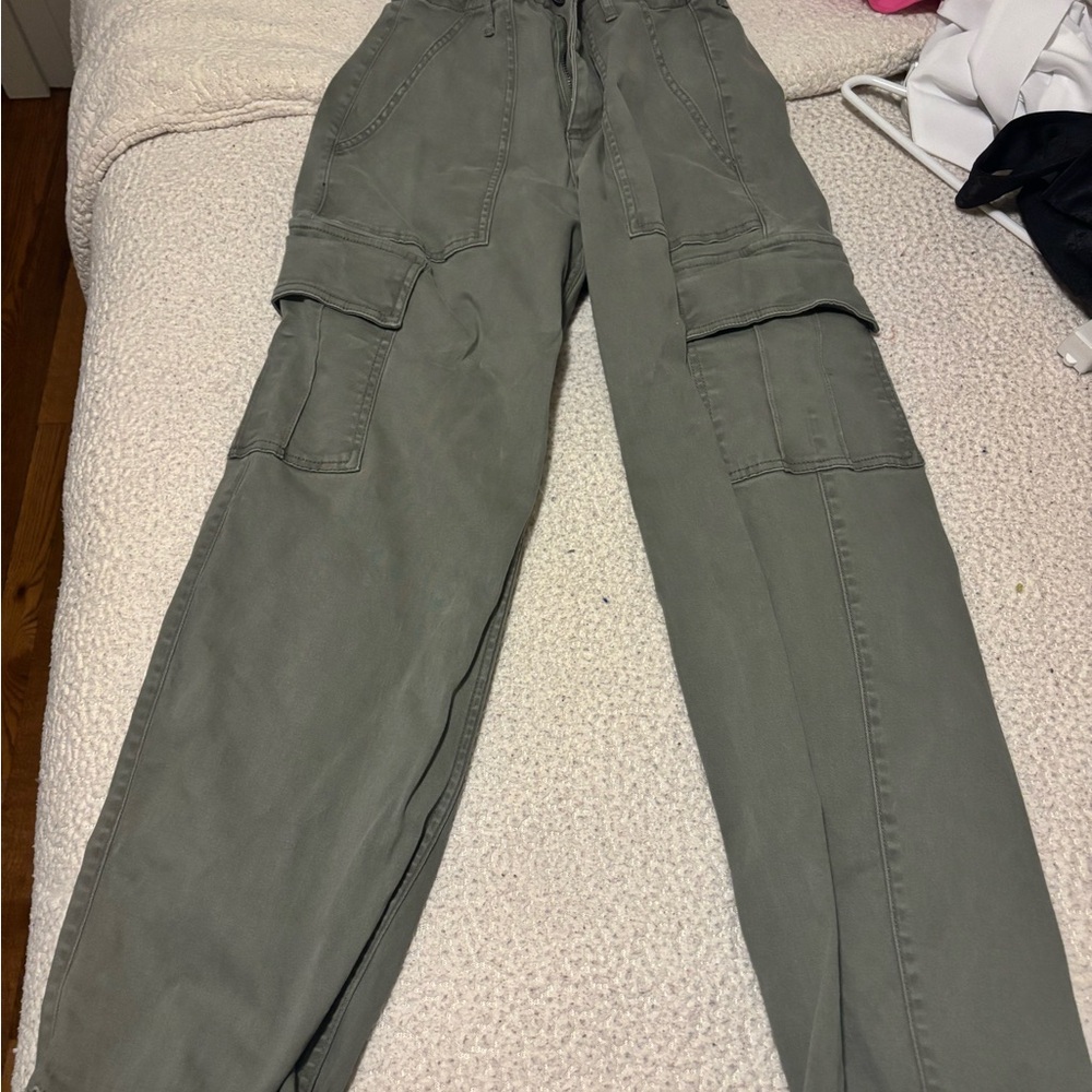 Hollister women’s Green Cargo Pants